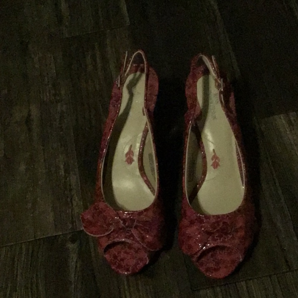 8.5 pair of 2.5 inch heels, cranberry 2 toned by Ros Hommerson